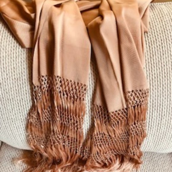 NWOT Fringed Evening Wrap Shawl - Picture 8 of 8